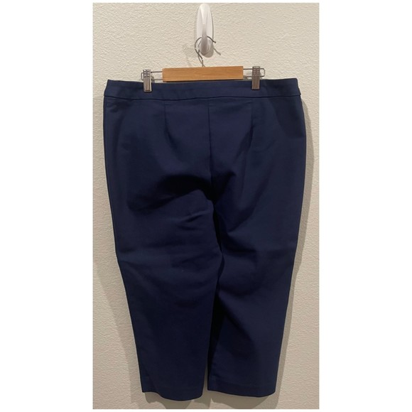 CHICO'S Fabulosly Slimming Navy Blue Pockets Cropped Pants - Picture 3 of 4